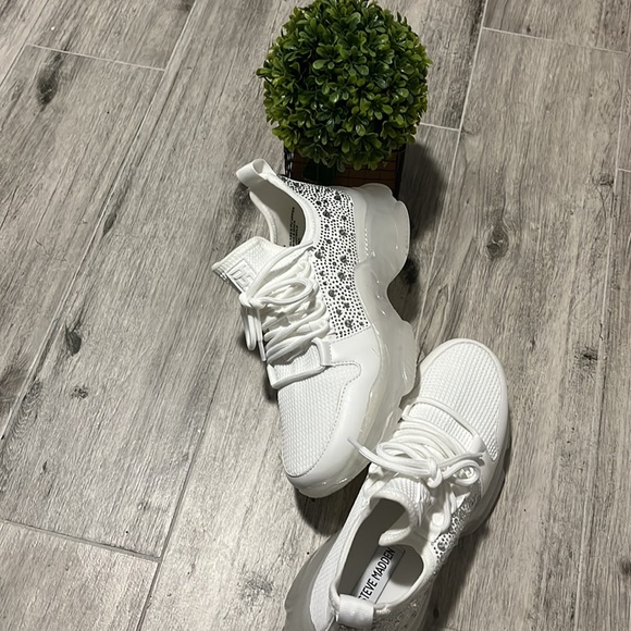 Steve Madden white shoes - Picture 2 of 10